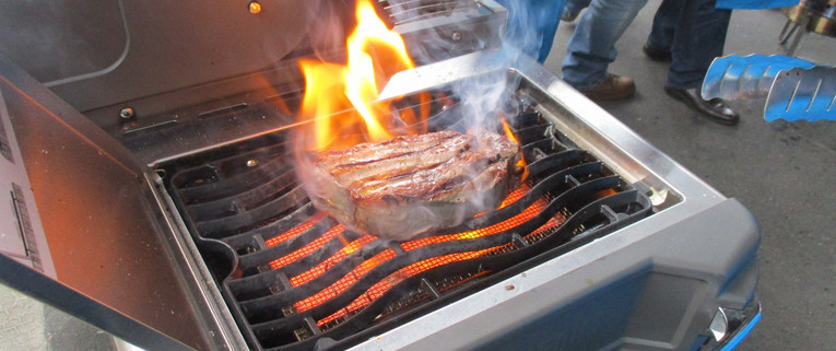 Alle Infos zur Sizzel Zone im BBQ Store von Holz Junge